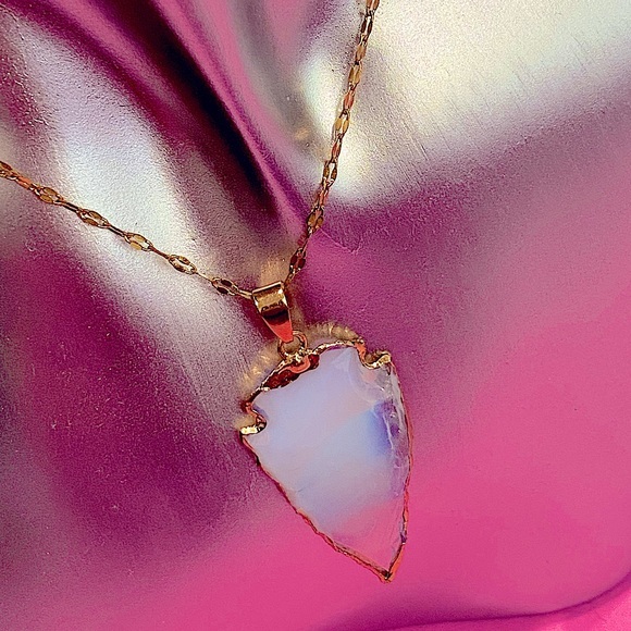 Opal stone arrowhead pendant stainless steel chain - Picture 3 of 10